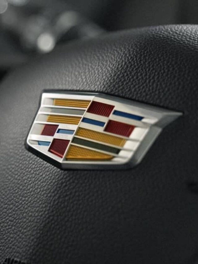 2020-Cadillac-XT4-steering-wheel